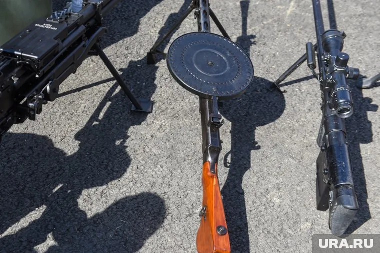 НАТО продолжит поставлять оружия на Украину на символическом уровне, заявил