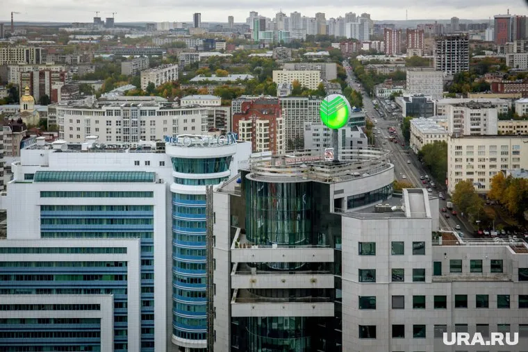 Тюменским сотрудникам предлагают переехать в Екатеринбург или Омск