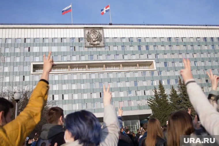 Участники несанкционированной акции в поддержку Навального собрались в центре Перми