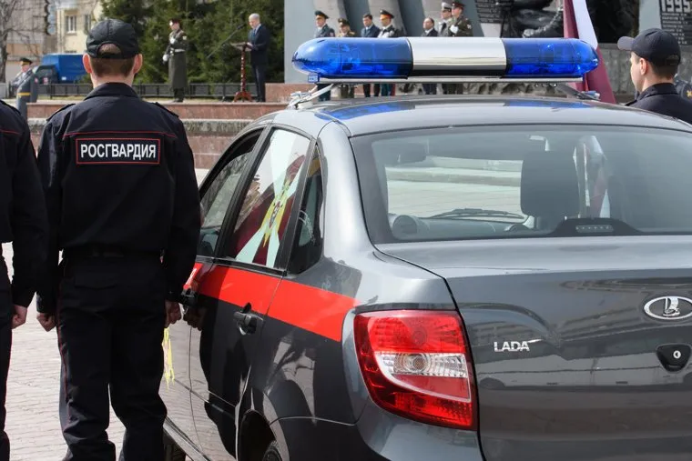 Митинг Росгвардии на площади Советской Армии. Екатеринбург, лада, служебный автомобиль, росгвардия