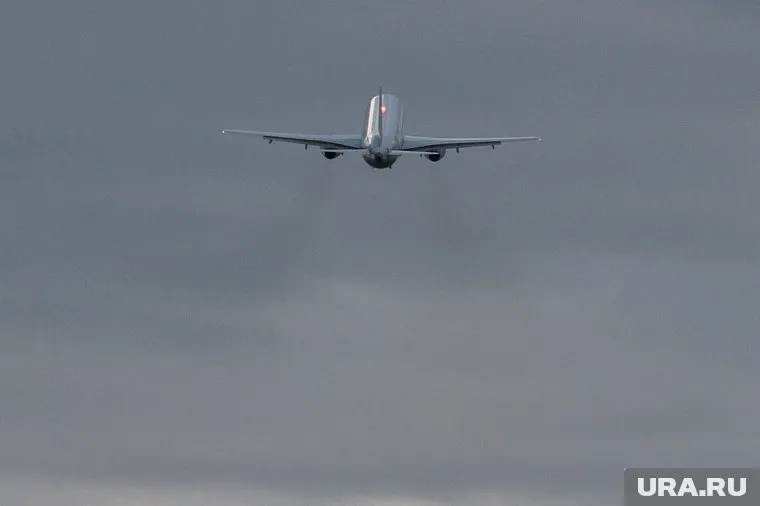 Самолет Sukhoi Superjet вылетел сразу после ремонта, сейчас завод проверяют силовики, передает РИАН