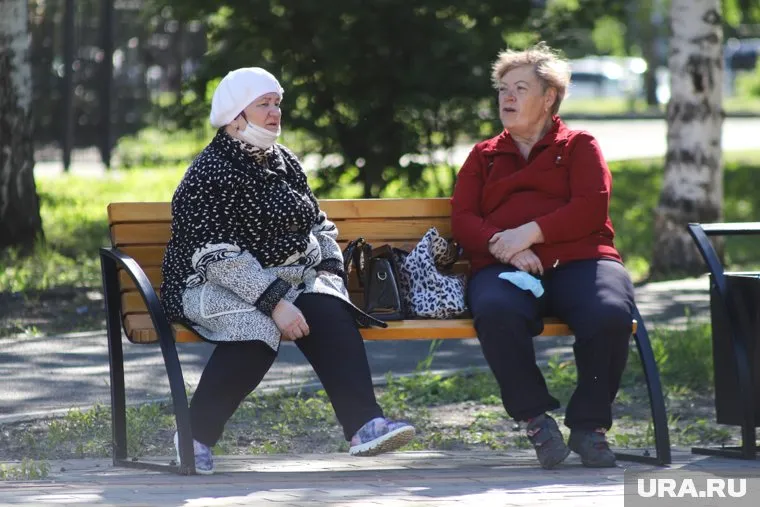 В жаркие летние месяцы людям старше 60 лет сложнее работать, считают в Общественной палате