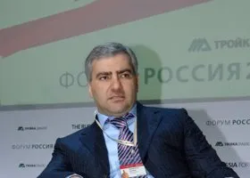 В Ереване в поддержку арестованного бизнесмена Карапетяна собрались толпы: в чем суть его дела и кто он такой