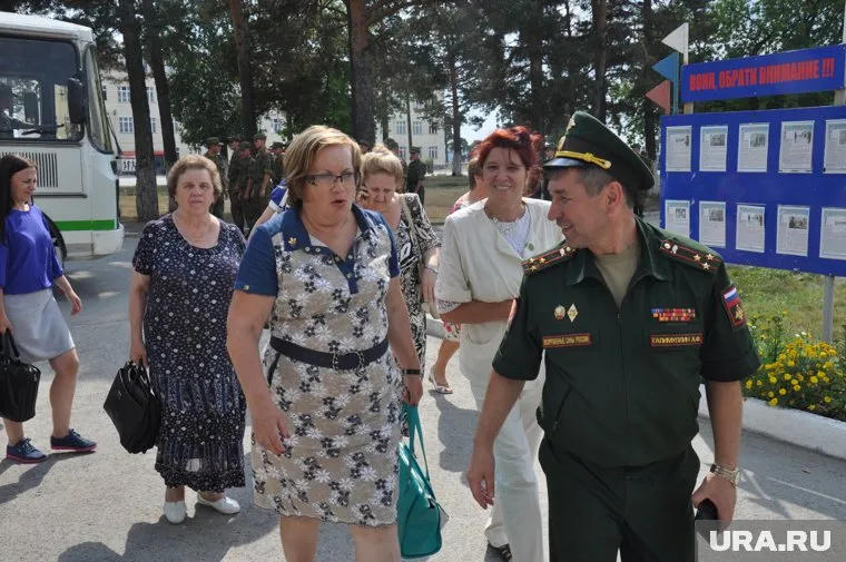 Анвар Галимуллин во время встречи в Еланском учебном центре
