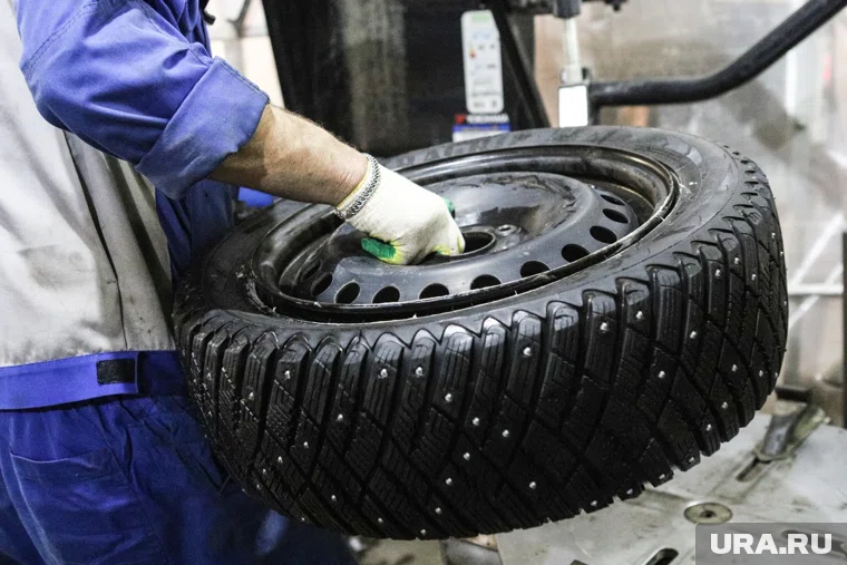 ГАИ советует отказаться от поездок на летней резине