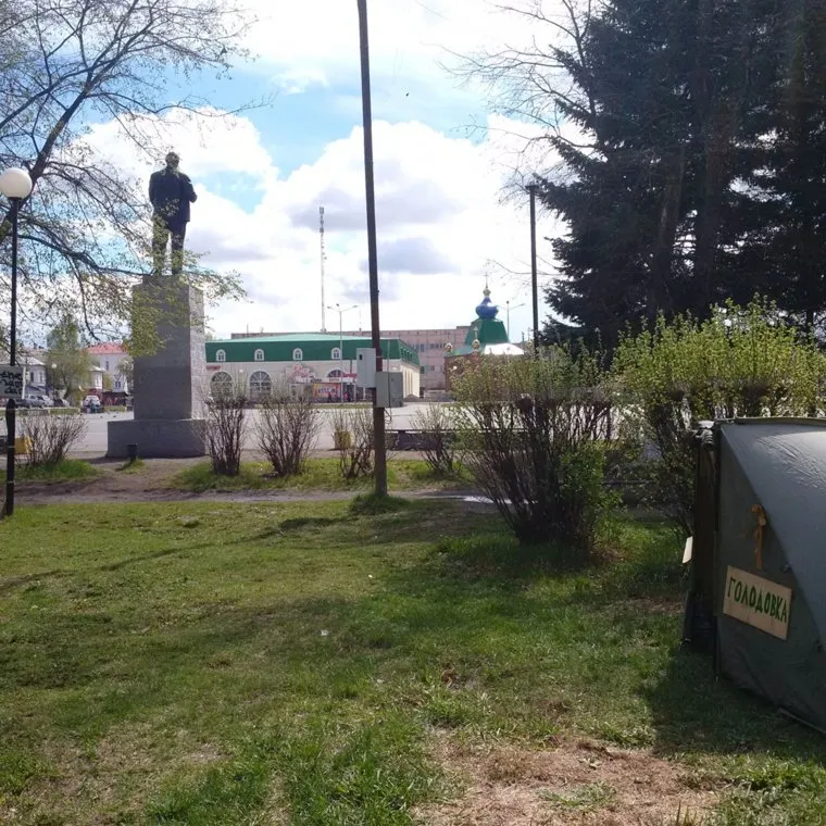 Обманутый дольщик Камышлов поставил палатку объявил голодовку