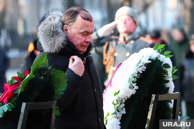 Возложение венков к памятнику маршалу Жукову. Екатеринбург