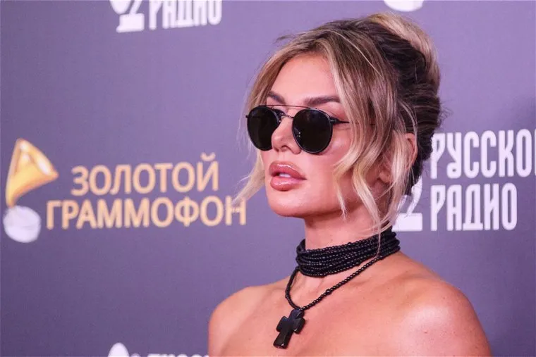 Седокова выбрала жизнь после смерти бывшего мужа