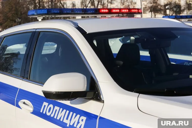По данным очевидцев, полиция разыскивает школьницу