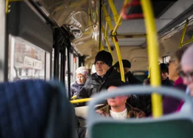 В городе ХМАО временно отменили ежедневный автобус до ЖД вокзала