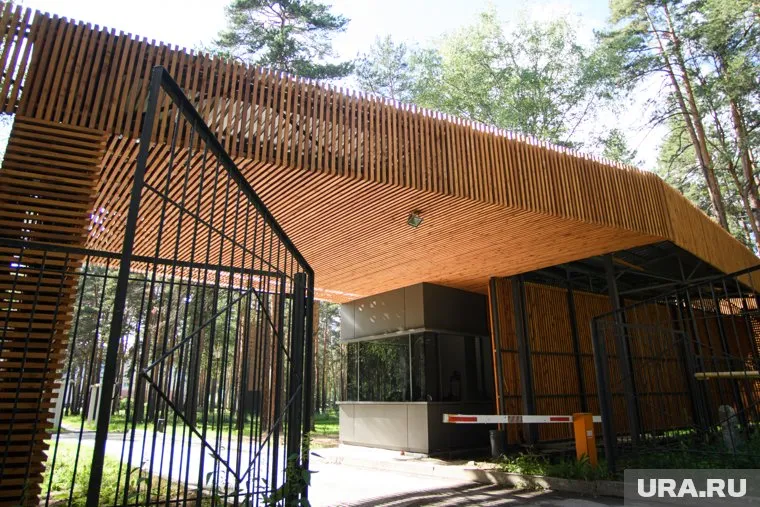 Выставленный на продажу загородный комплекс предназначен для семейного отдыха и досуга компаниями