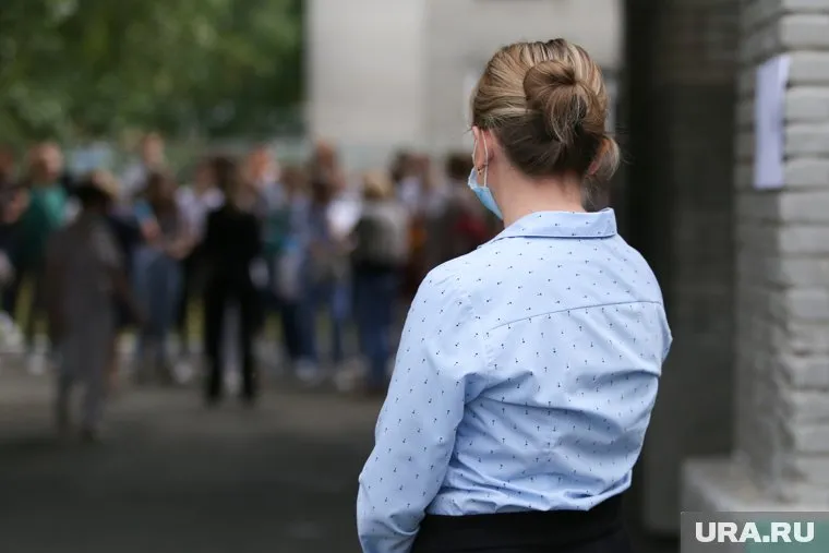 В учебных заведениях за настроениями школьников будут следить воспитатели