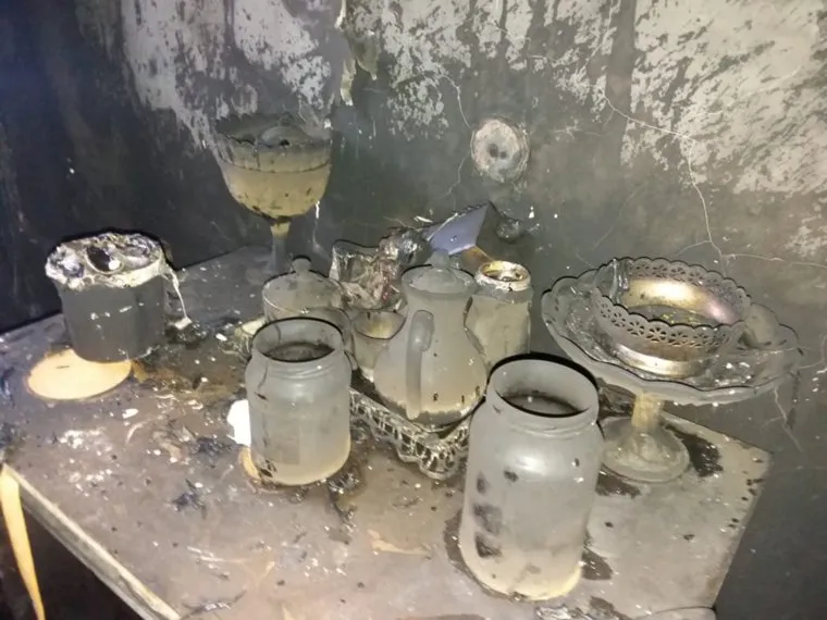 Выгоревшая квартира, с которой начался пожар в доме на Рассветной, 7 в Екатеринбурге