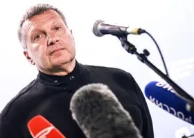 Соловьев грубо ответил журналисту URA.RU на вопрос о своих синяках