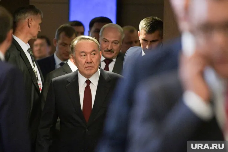 Нурсултан Назарбаев сохранит статус лидера нации, считает бывший министр
