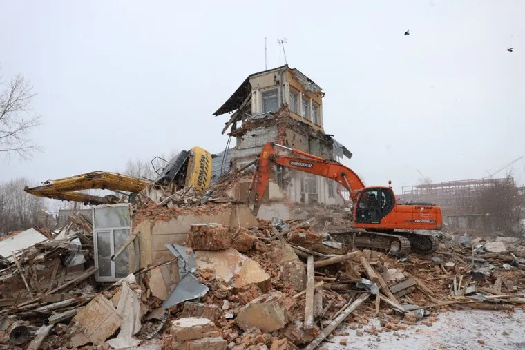 Снос аэровокзала Уктус. Екатеринбург