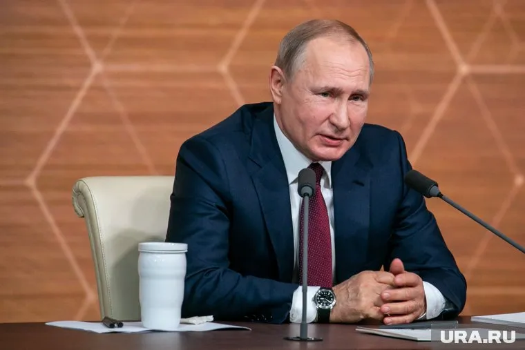 Ранее Владимир Путин говорил о необходимости поддержать автопром