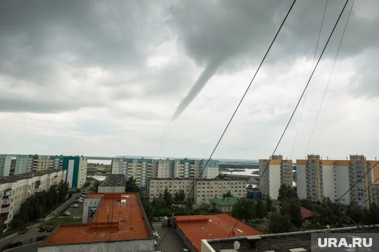 Смерч образуется в результате длительного и сильного прогревания земли