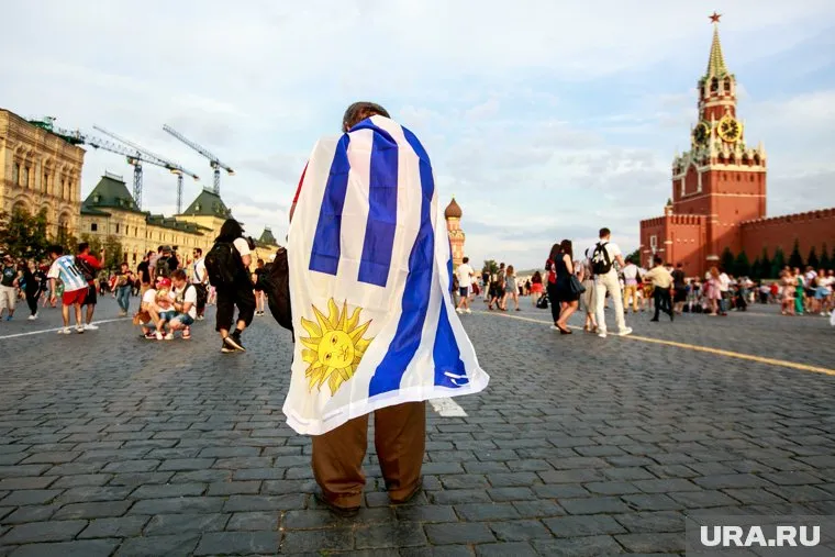 Дипломат считает, что пропавшие болельщики могли влюбиться или открыть в России свое дело