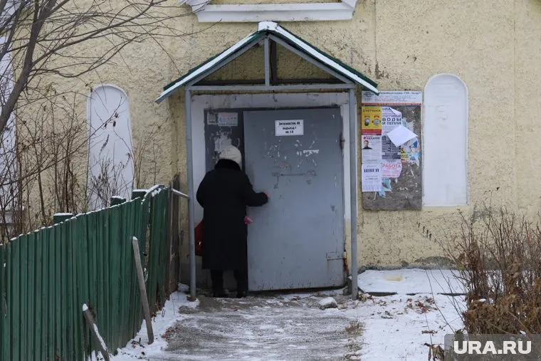 Жителей аварийных домов в поселке Белый Яр должны были переселить в 2019 году