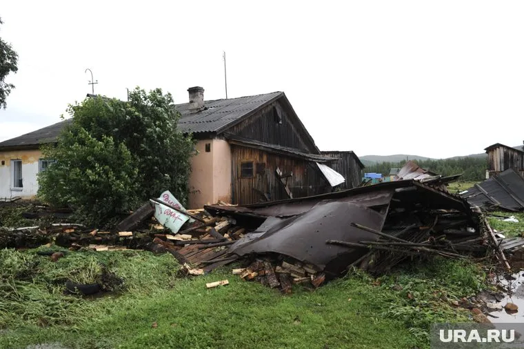 В результате прорыва дамбы смыло ряд строений (фото из архива)