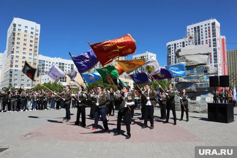 В Академическом традиционно открывают целину возле памятника студотрядам