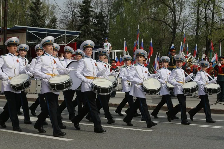 парад 9 мая . Тюмень