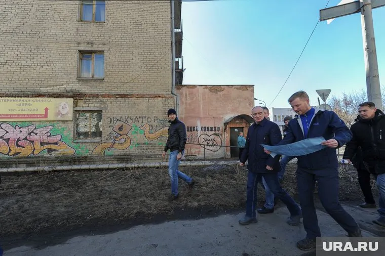 Борис Дубровский (слева) уволил Антона Бахаева в связи с утратой доверия