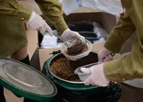 Десятки пермяков выстроились в очередь за солдатской кашей 9 Мая