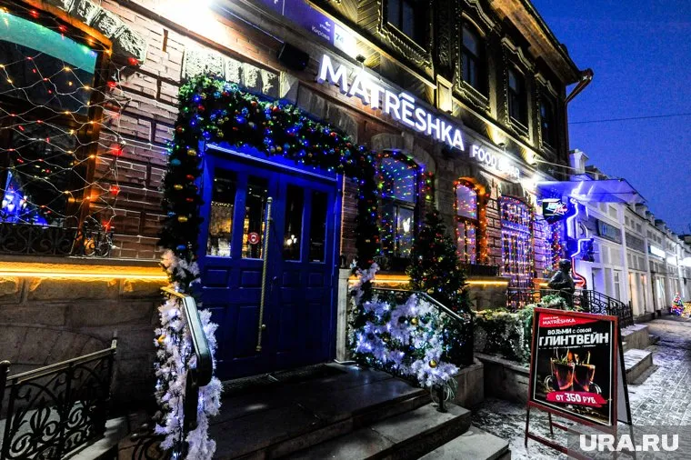 Челябинцы стали обращаться к профессионалам для украшения домов и офисов к Новому году