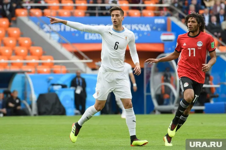 На трибунах отстутствовали более пяти тысяч человек