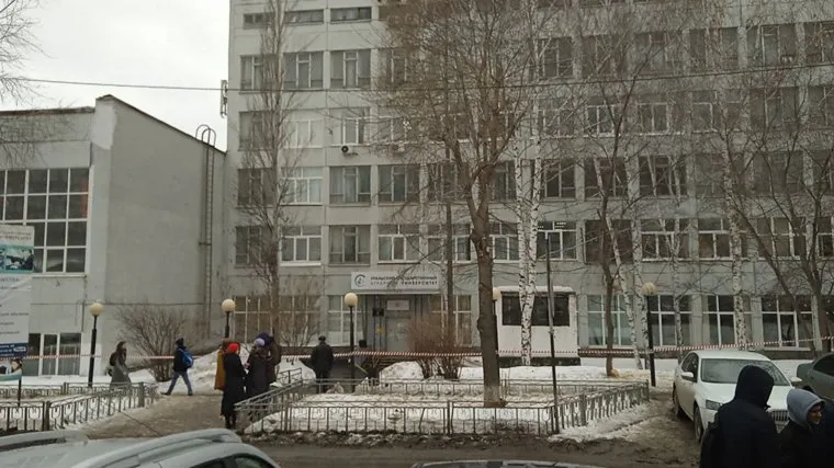 Здание УрГАУ оцепили силовики из-за сообщений о минировании