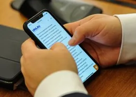 Жителям Магнитогорска случайно продали два телефона по цене одного