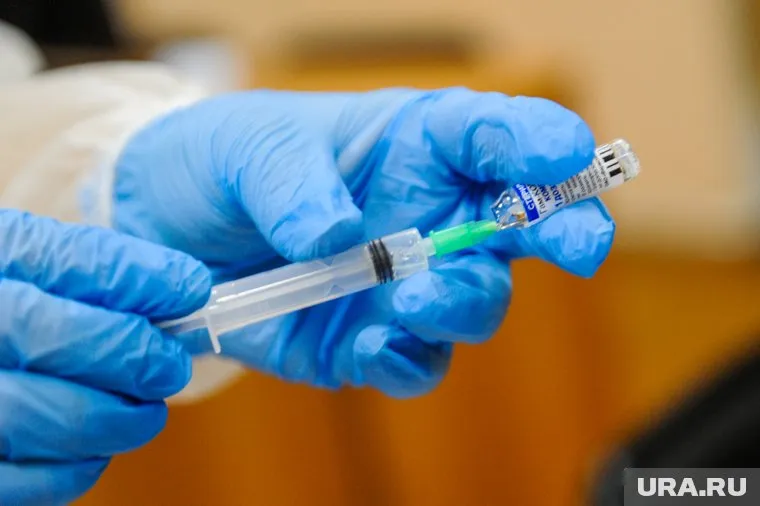 Москва ведет переговоры с Лондоном по признанию COVID-сертификатов