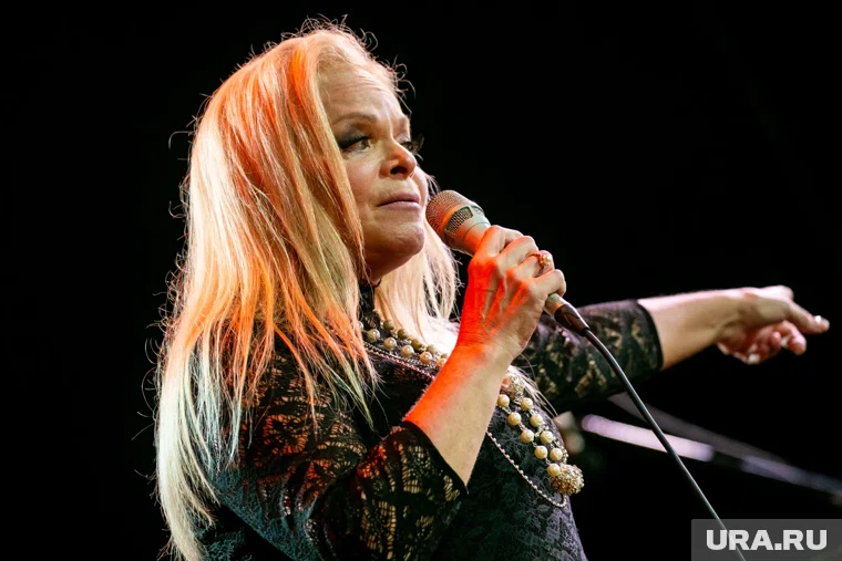 Лариса Долина пообещала вернуть все деньги Полине Лурье за квартиру