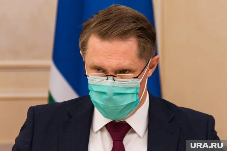 Антипрививочники предпочитают слушать не слишком грамотных соседей, а не врачей, отметил Михаил Мурашко