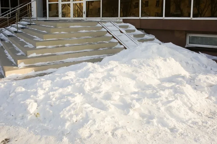 Снег во дворах. Тюмень