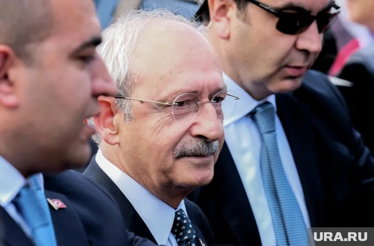 В результате аварии Кемаля Кылычдароглу пострадали несколько человек, пишет Polemik Haber