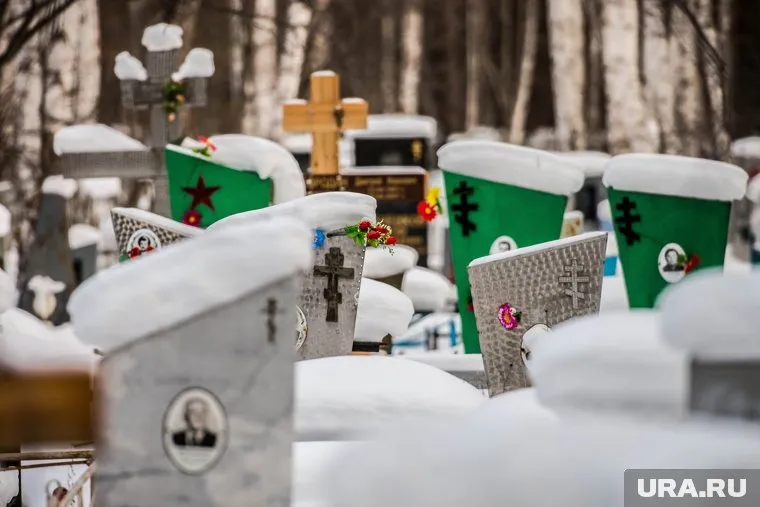 Женщина умерла в декабре 2018 года, но алименты на нее продолжают требовать