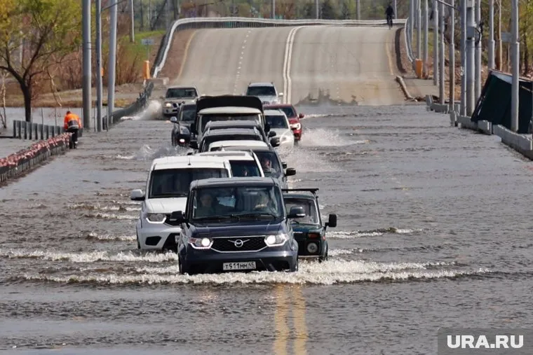 На Ямале из-за паводка перекрыли движение на одной из трасс