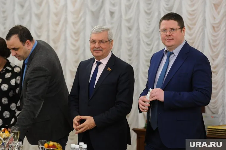 Владимир Мякуш (слева) и Анатолий Векшин (справа) возобновляют работу выборного штаба