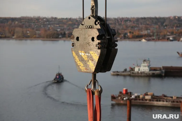 Конструкцию возводят в двух километрах ниже по течению реки от Камской ГЭС