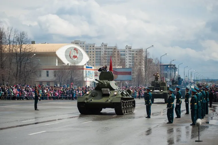 Военный парад, посвященный 73-й годовщине победы в Великой Отечественной войне. Свердловская область, Верхняя Пышма