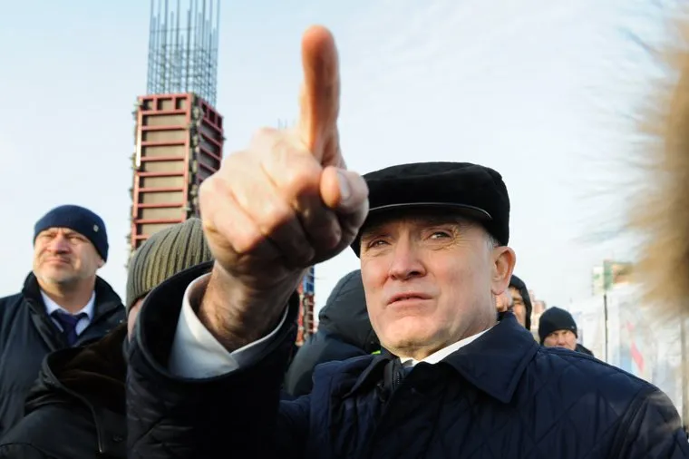 Рабочий визит Виталия Мутко на строительство объектов саммитов ШОС и БРИКС. Челябинск, указательный палец, шаль сергей, дубровский борис