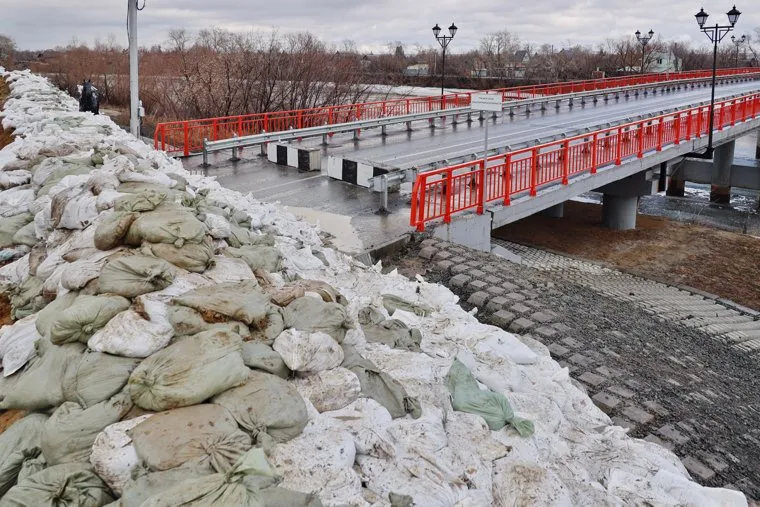 Укрепление дамбы от Омского моста до Бульвара Солнечный. Курган