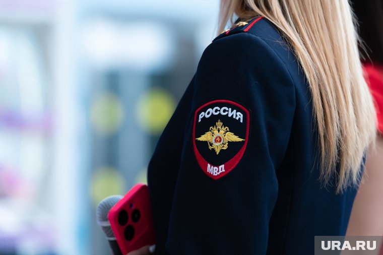 СК показал допрос свердловчанина, обвиняемого в убийстве жены-участковой. Видео