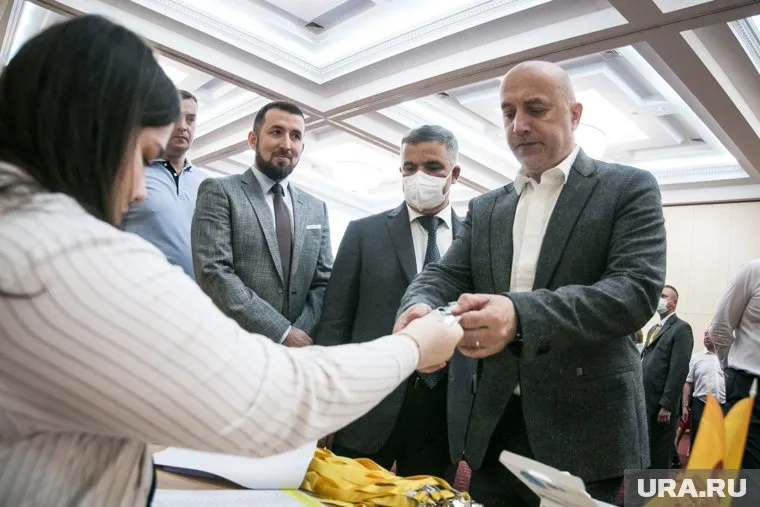 Политик Захар Прилепин планирует отказаться от мандата, но пока этого не сделал