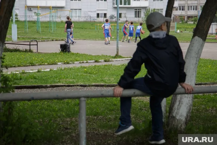 Пермских школьников заставляют учиться до 20:15 и отдыхать два раза подряд по 20 минут