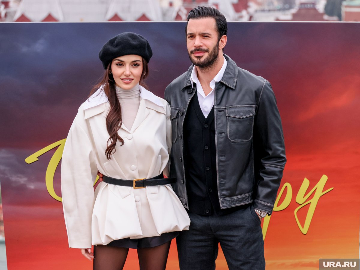 Үйде жыныстық қатынасқа түскен қыз бен жігіттің суреті