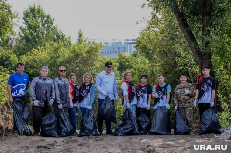 Помочь с уборкой набережной металлургов ЧЭМК попросила администрация Калининского района